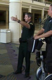 Помощники шерифа в округе Ориндж  получили дополнительные сегвеи  для патрулирования комплекса конференций 